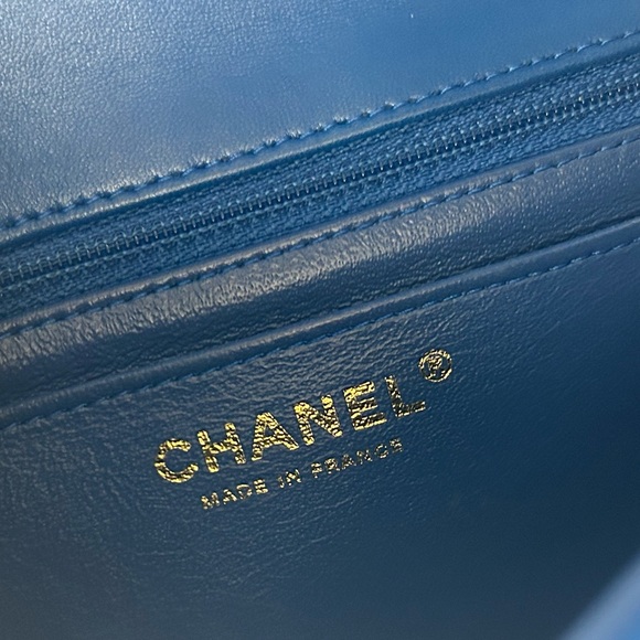 CHANEL Classic Mini Rectangular Flap Bag Quilted Lambskin Blue / Gold - Picture 12 of 12